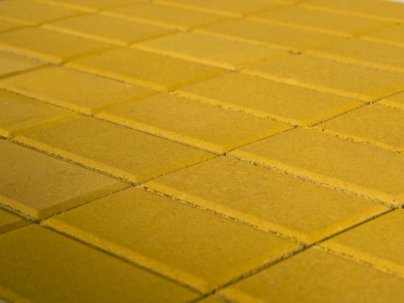Тротуарная плитка желтого цвета